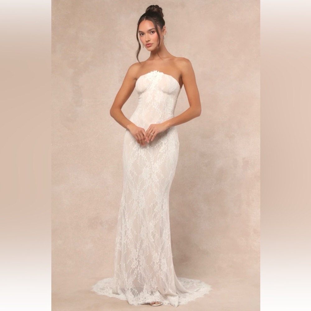 Elegant White Lace Strapless Gown